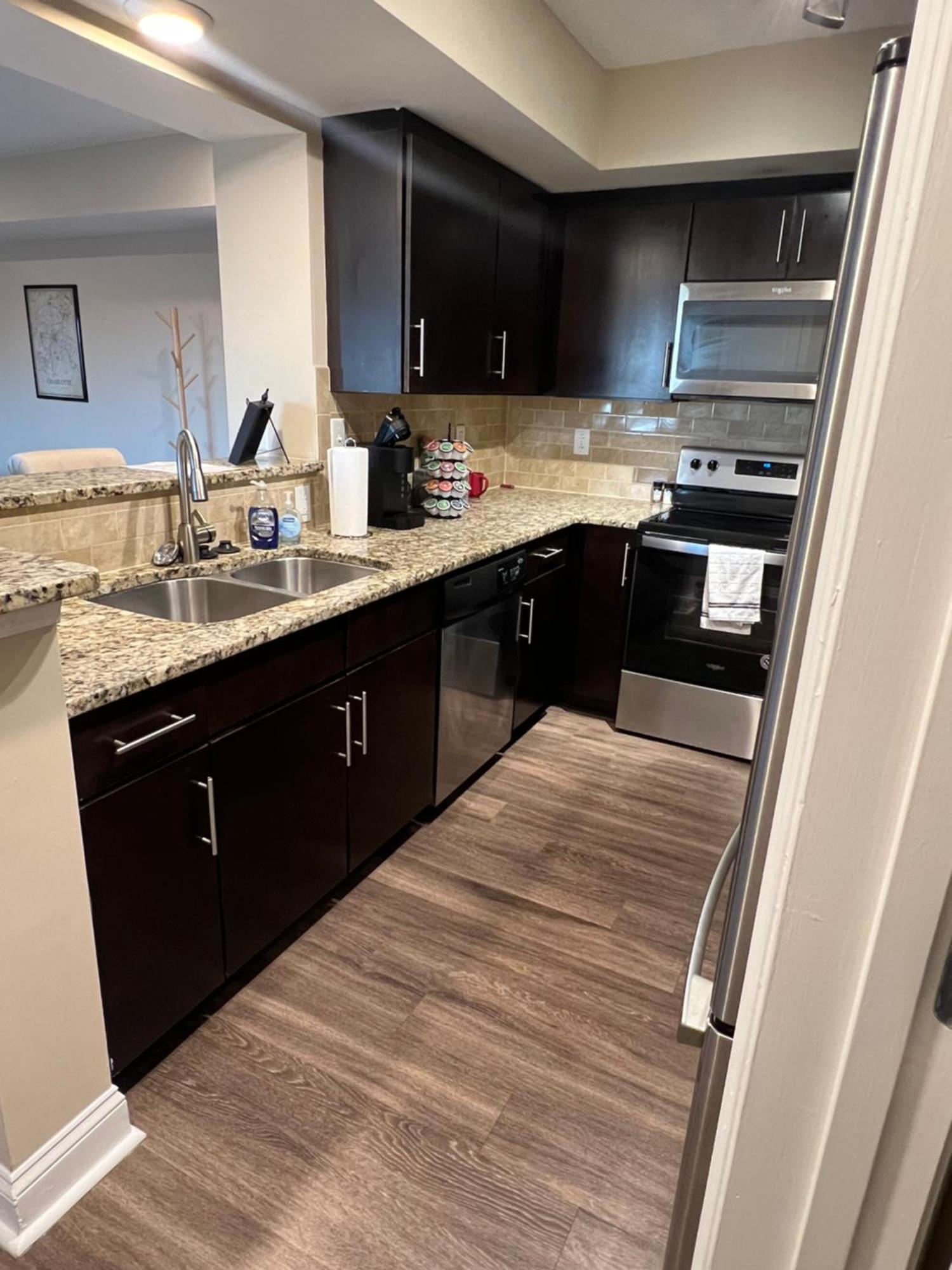 Spacious 2 Bedroom 2 Bathroom Apartment With Balcony In Uptown Charlotte! City Views & Free Parking! 외부 사진